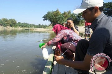 Pakar: Sungai Kalimalang menghitam karena tercemar