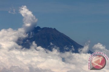 PVMBG: Gunung Slamet masih berstatus "waspada"