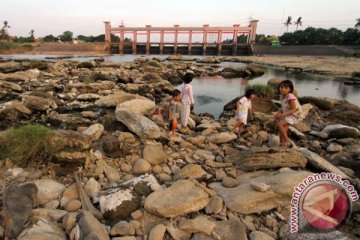 Kekeringan sudah ke Tangerang, Sungai Cisadane mengering