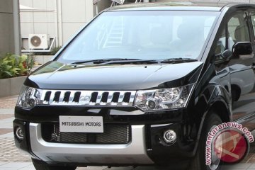 MPV Mitsubishi Delica menaklukkan jalanan ekstrem