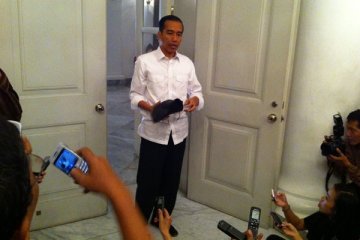 Jokowi pamer sepatu baru seharga Rp400.000