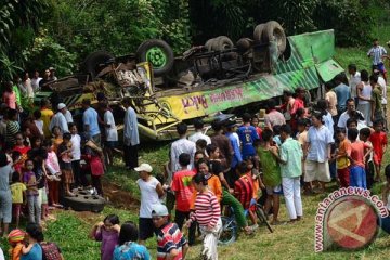 Jenazah sopir bus Karunia Bakti dimakamkan di Garut