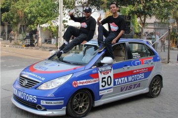 Tata Vista unjuk kebolehan di Gymkhana Race War 2014