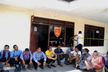 Polisi segel rumah dinas tiga pejabat Polres Pamekasan