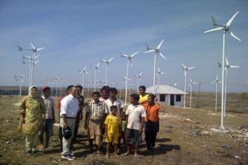 Dahlan kunjungi taman listrik tenaga angin Maubaukul
