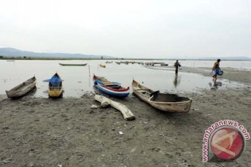 Serunya "ngabuburit" di tepi Danau Limboto