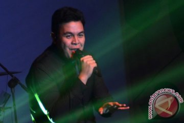 Di balik album "Monokrom" Tulus