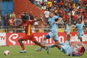 SPFC bungkam Persela 4-2