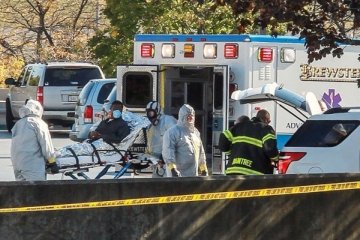 Seorang dokter di New York diperiksa paparan Ebola