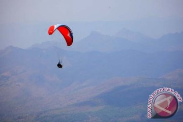 250 atlet ikuti kejurnas paralayang di Garut