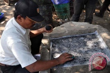 Warga Gunung Kidul temukan senjata mirip kujang