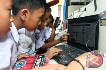 ARTIKEL - Menjaga anak dari pengaruh buruk internet