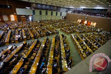 DPR terbelah, wartawan pun bingung