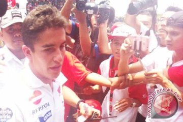 Marquez bubuhkan tanda tangan di aspal Sirkuit Sentul