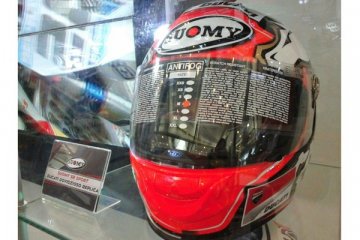 Replika helm Dovizioso bisa dibeli di IMOS