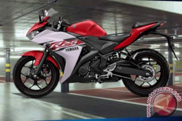 Yamaha YZF R25 bergelar Motorcycle of the Year 2014