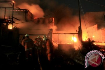 Kebakaran hanguskan puluhan rumah di Jakarta Barat