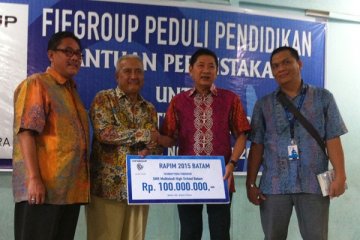 FIFGroup salurkan Rp100 juta untuk perpustakaan sekolah di Batam