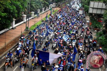 Bobotoh datangi GBK dengan tumpangi 300 bus