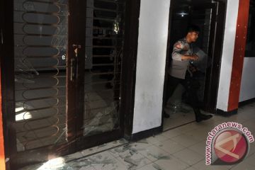 BENTROK POLISI-MAHASISWA