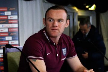 Van Gaal konfirmasi Rooney absen karena cedera lutut