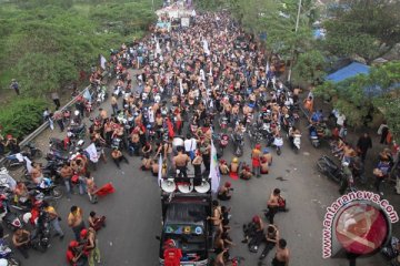 Buruh blokir jalan raya Tangerang-Serang
