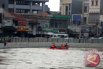 Ditpolair siapkan perahu karet evakuasi pengungsi banjir