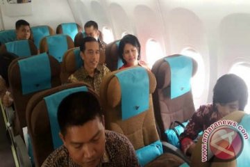 Jokowi berangkat ke wisuda Kaesang dengan pesawat ekonomi