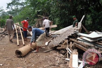 Mendidik masyarakat sadar bencana