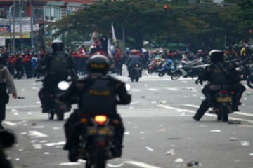 Bubarkan Paksa Demo Buruh/Joko Sulistyo