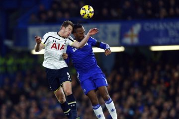 Chelsea bekuk Tottenham 3-0, puncaki klasemen