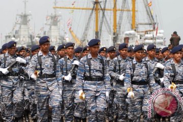 Prajurit TNI donor darah sambut Hari Armada