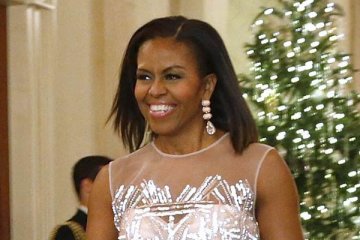 Michelle Obama perkenalkan gaya rambut keriting barunya