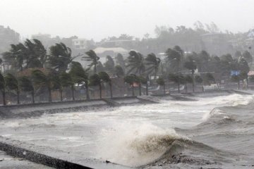 Air laut  yang naik mengancam akhir awal desa tenggelam di Filipina