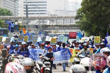 Demonstrasi buruh macetkan sebagian jalan Ibu Kota