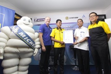 Michelin dan 1Station cetak teknisi ban bersertifikat 