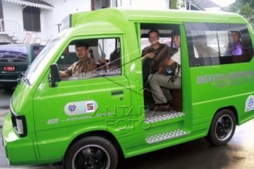 Uji coba angkot listrik