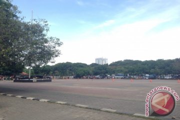 Larangan motor diberlakukan, Monas mendadak padat