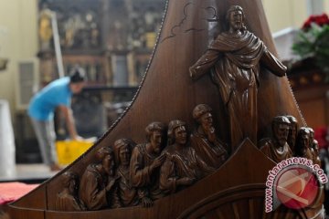 Gereja Theresia hadirkan batik Natal