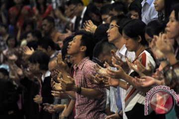 Hampir semua gereja di Palembang dipenuhi jemaat misa