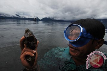 Mukomuko larang pembukaan tambang batu akik dalam hutan