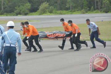 Dua jenazah AirAsia QZ8501 sudah diterima Gubernur