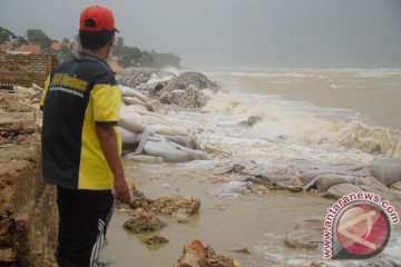 Abrasi pantai Aceh Barat meluas