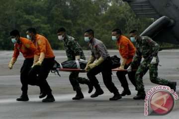 Tiga jenazah korban AirAsia dikirim ke Surabaya