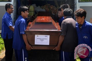 Jenazah korban AirAsia dimakamkan di Pasuruan