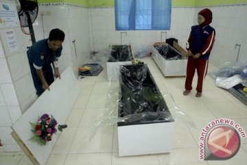 RSUD Kotabaru bersihkan tiga jenazah korban AirAsia