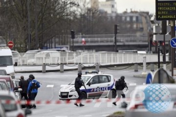 Pertemuan Hollande-Merkel ditunda, setelah Paris diserang