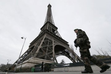 Tingkatkan keamanan, Menara Eiffel akan dipasangi kaca anti-peluru