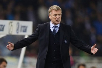 Moyes diberi keripik setelah diusir wasit