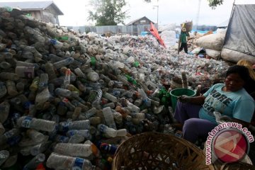 Warga Pekayon dikejutkan kebakaran hebat sampah plastik